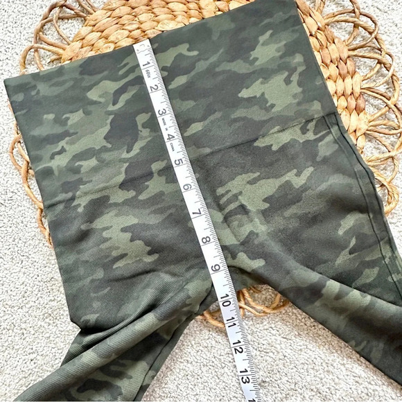 SPANX Look At Me Now Seamless Leggings High Waisted Green Camo Size SP - Picture 8 of 10